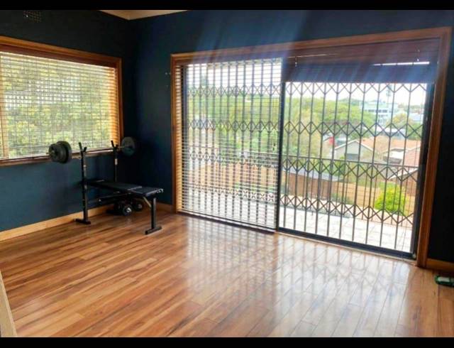 4 BEDROOM FREEHOLD FOR SALE IN GLENVISTA